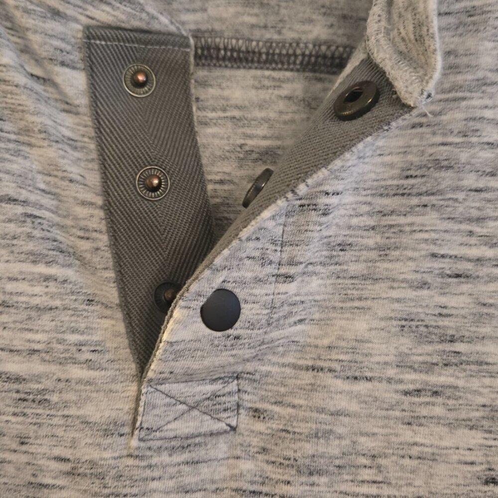 Express - Men's XL V Neck T Shirt - EUC - Picture 3 of 4